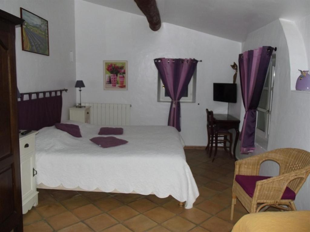 Domaine Saint Victor Hotel La Tour-dʼAigues Esterno foto